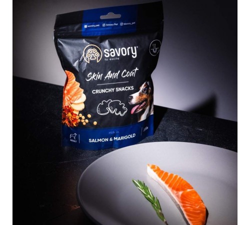 Ласощі для собак Savory 200 г - лосось з чорнобривцями